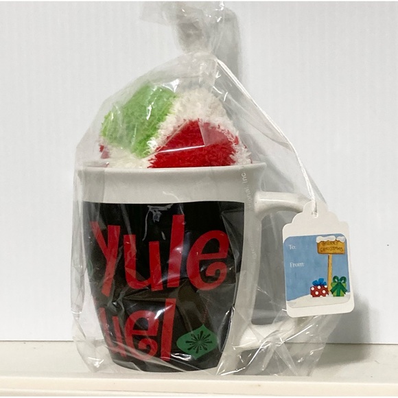 Yule Fuel Mug Cup with Matching Socks Holiday Christmas Black Red Gift Set 14 oz - Picture 2 of 14